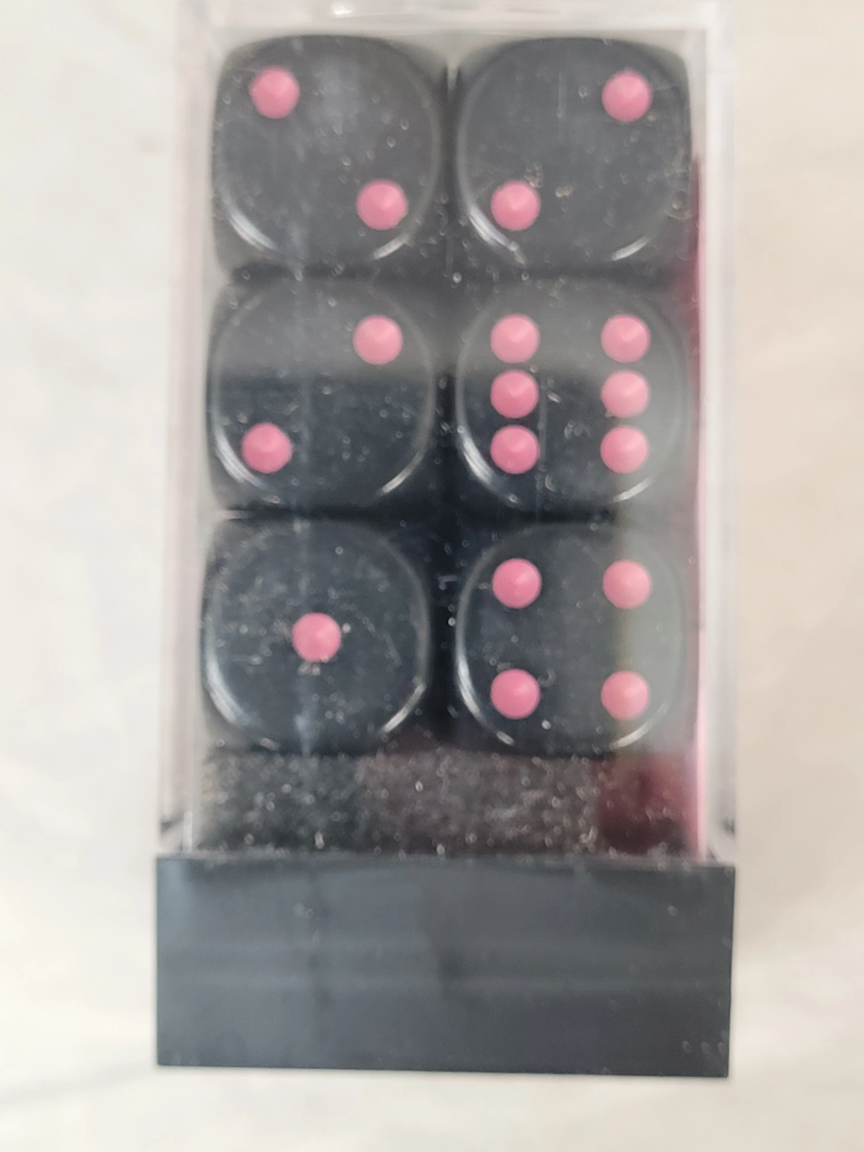 Chessex - Opaque 12D6-Die 16MM Dice Set CHX25648 - Black/Pink